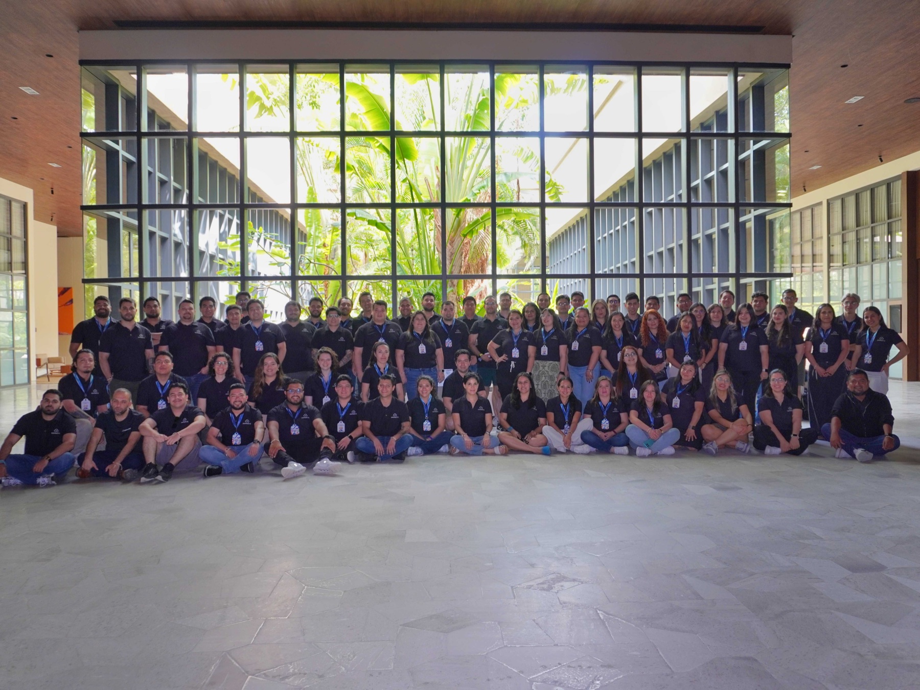 El equipo de Contalink reunido en un encuentro presencial