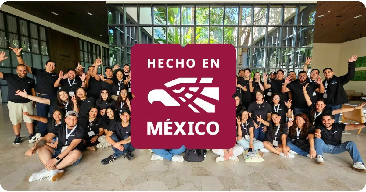 Equipo de Contalink con el distintivo Hecho en México