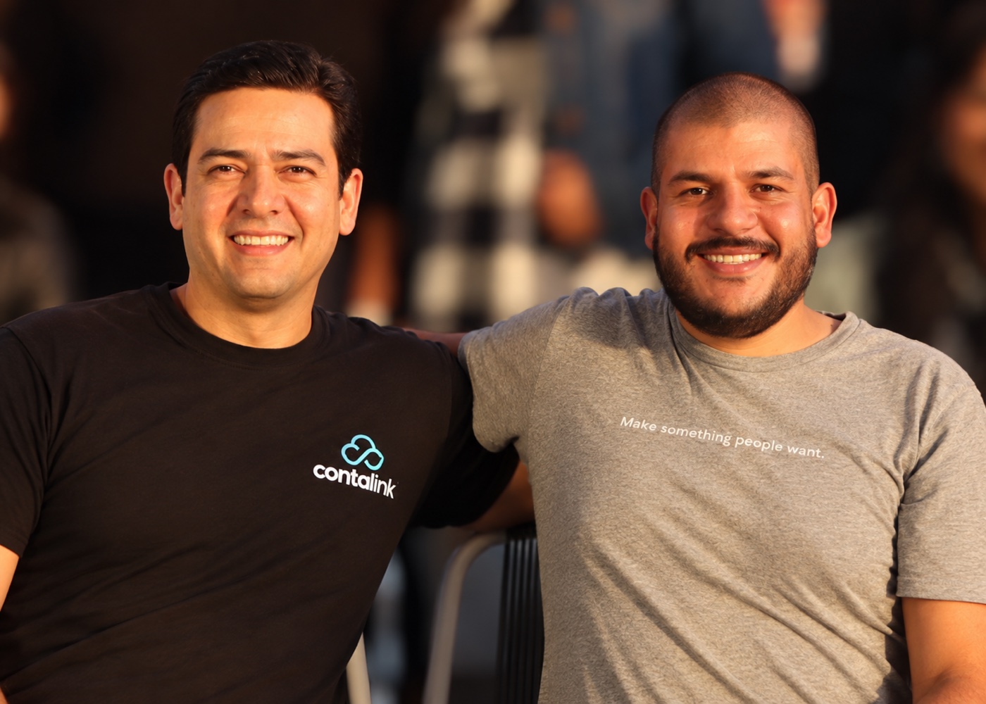 Eduardo Williams y Carlos Salinas, cofundadores de Contalink, sentados juntos